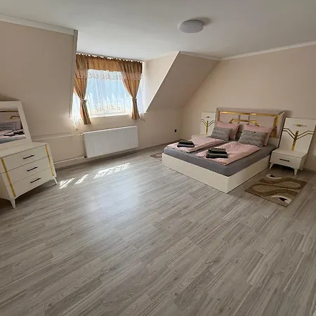 Ramiro Apartmán *